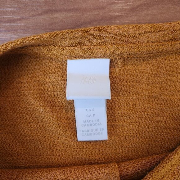 H&M GOLD LIGHTWEIGHT TOP - LONG SLEEVE - EUC - Picture 7 of 8
